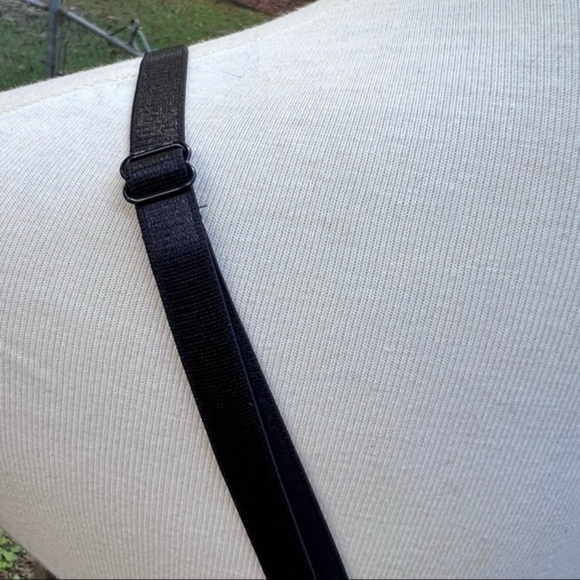 Black lace bra and panty set - Picture 8 of 9